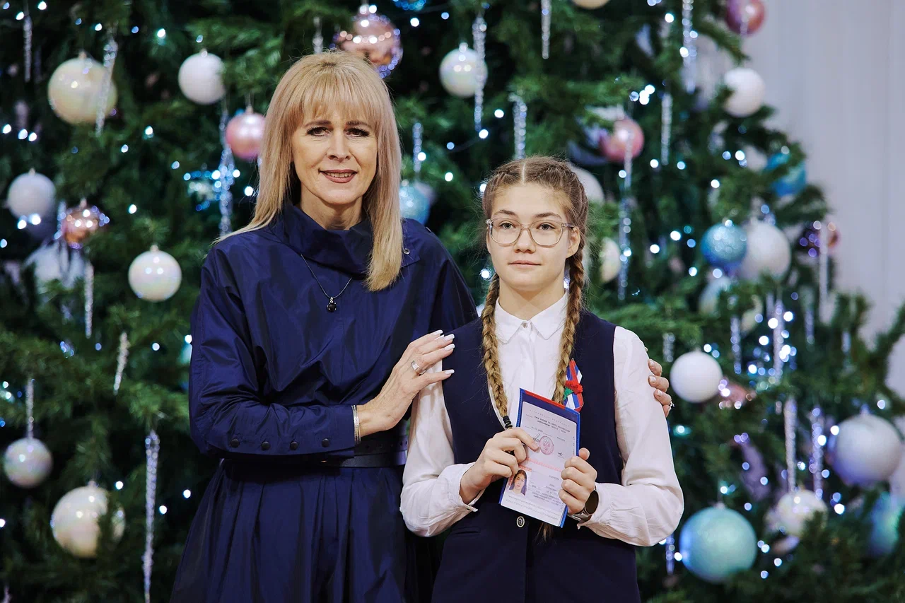 Торжественная церемония вручения паспортов юным горожанам