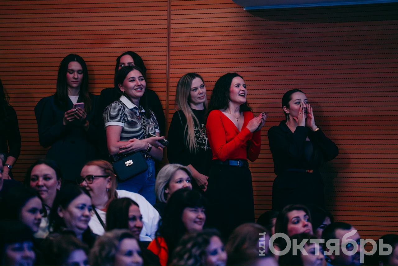  Ислам Итляшев выступил на сцене КДЦ «Октябрь»