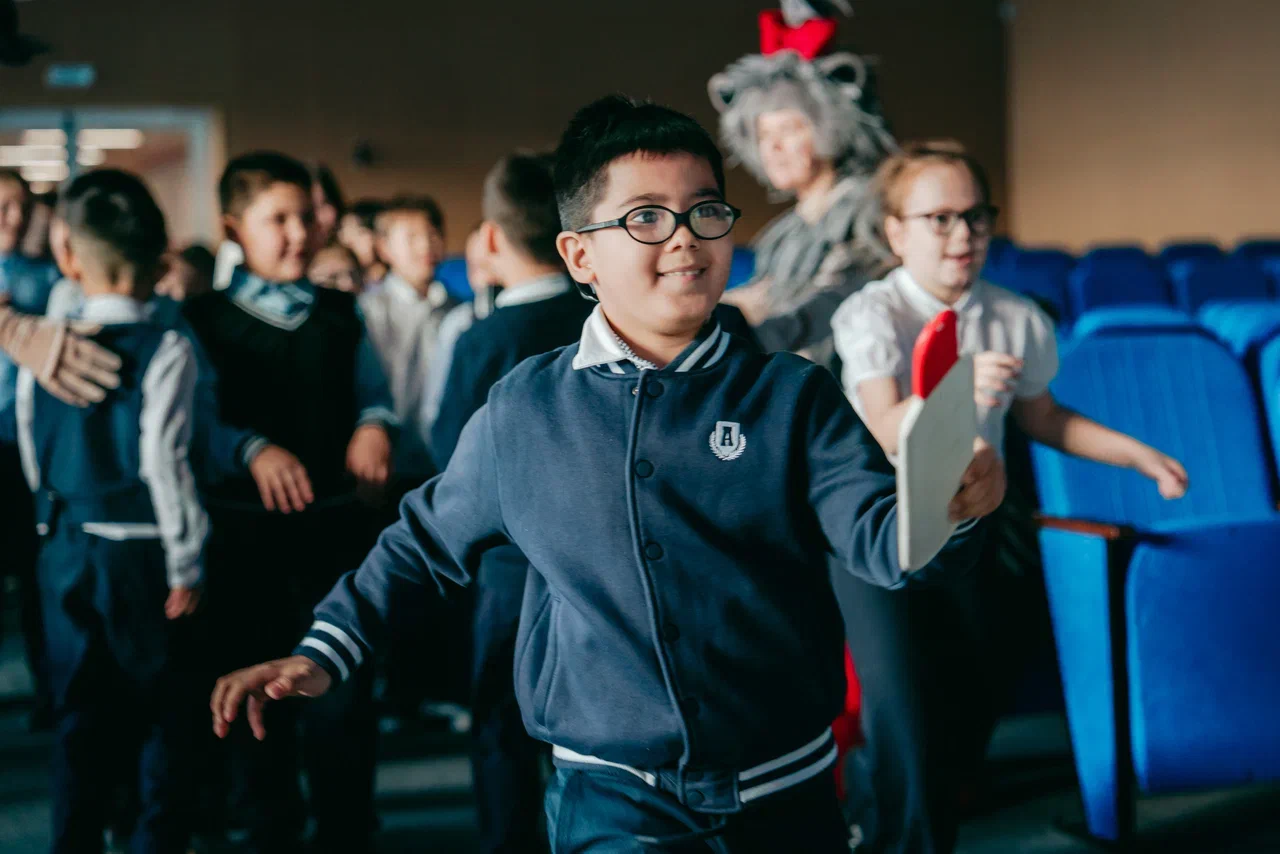 КДЦ «Октябрь» провел серию добрых и веселых игровых программ для детей с ОВЗ