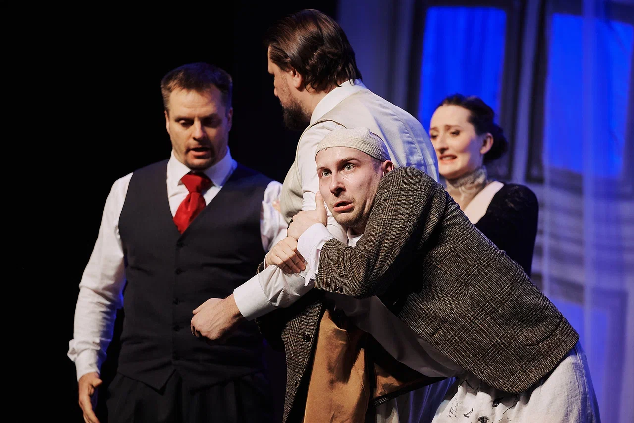 Булгаковская сатира на сцене «Октября»!