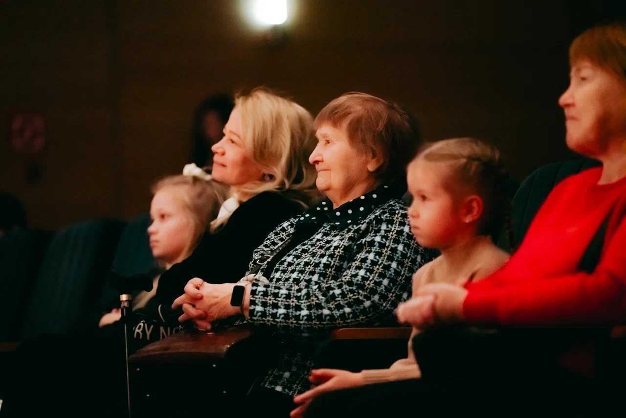 «Аленький цветочек» Няганского ТЮЗ в «Октябре»