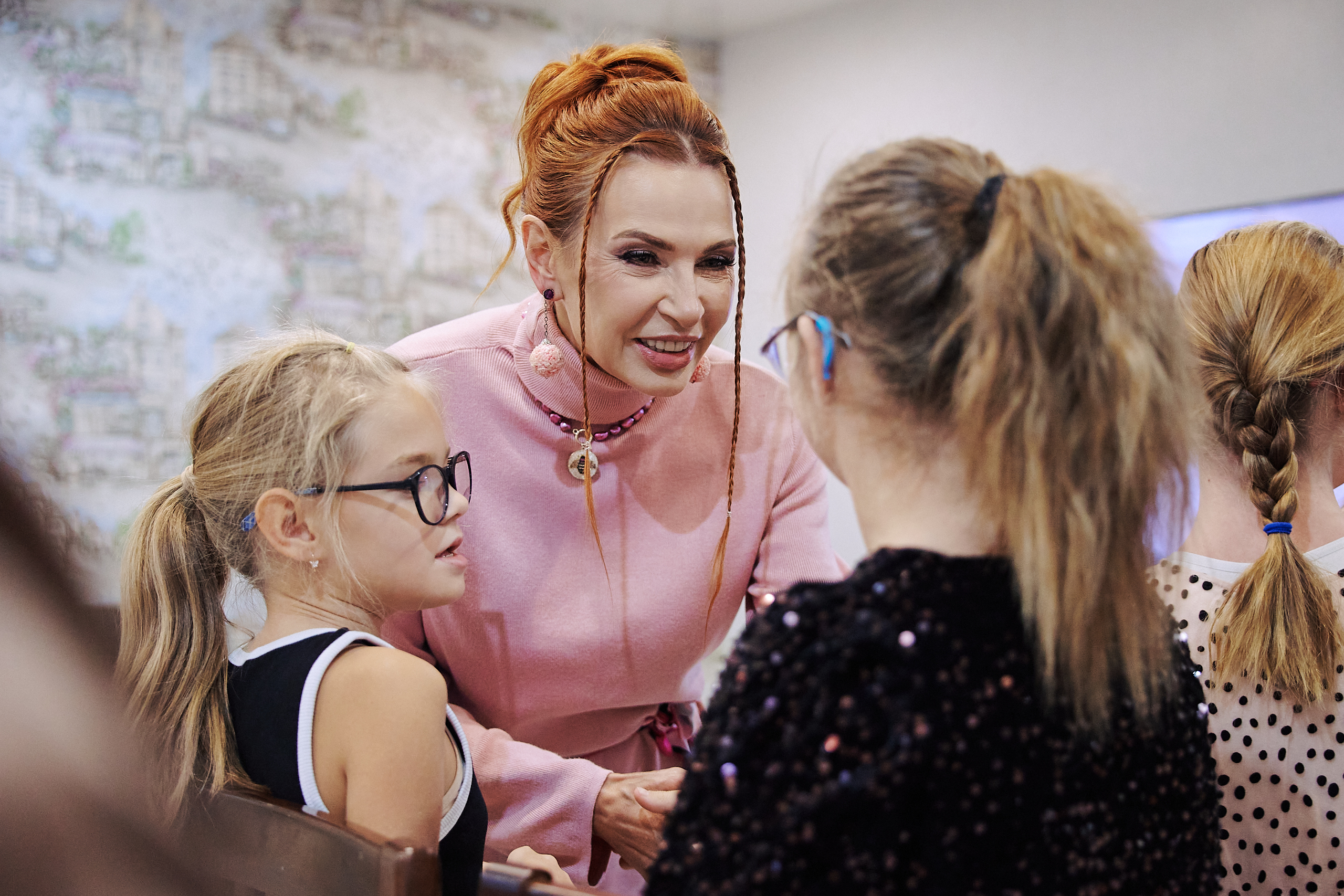 От сердца к сердцу: актриса Эвелина Бледанс в гостях у многодетной семьи Шеверда