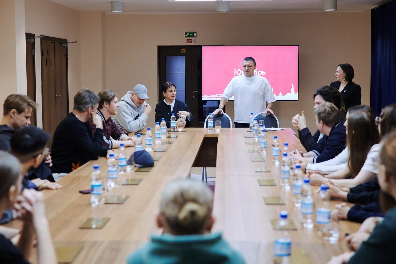 В КДЦ «Октябрь» состоялась творческая встреча с российскими актерами