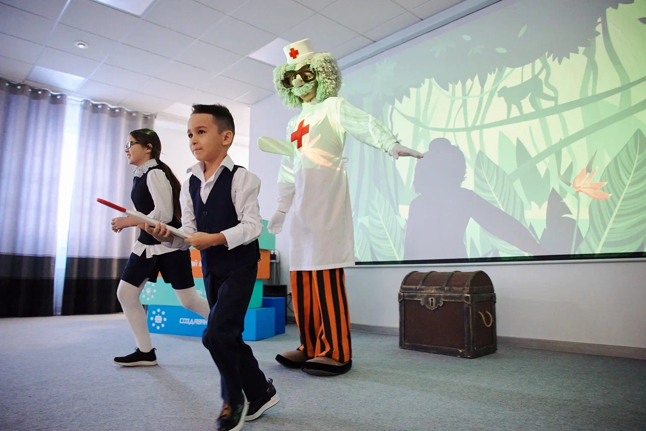 КДЦ «Октябрь» провел серию добрых и веселых игровых программ для детей с ОВЗ