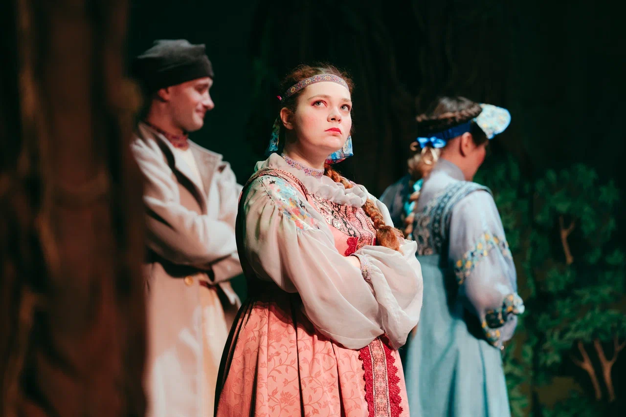 «Аленький цветочек» Няганского ТЮЗ в «Октябре»