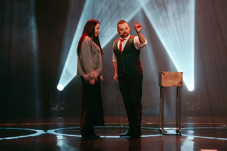 Новогоднее иллюзионное шоу Александра Плотникова из Екатеринбурга