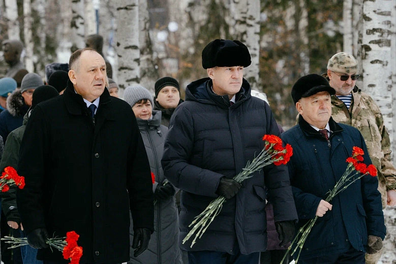 В Ханты-Мансийске почтили память неизвестных солдат