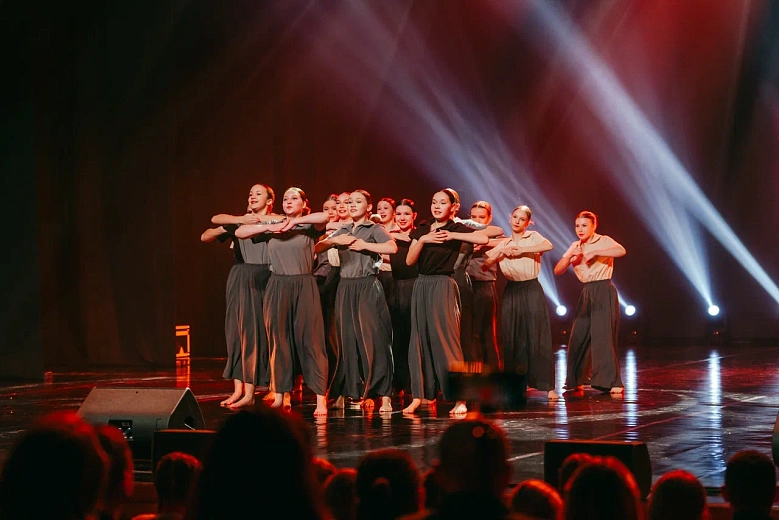 Коллективы «Октября» приняли участие в благотворительном концерте «Zа Победу»