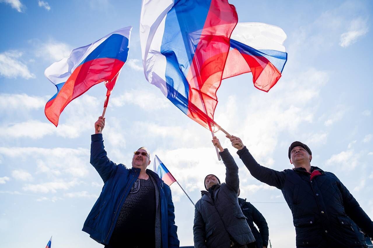 Поддержка русский. Митинг. Символ z митинг. Поддержим наших.