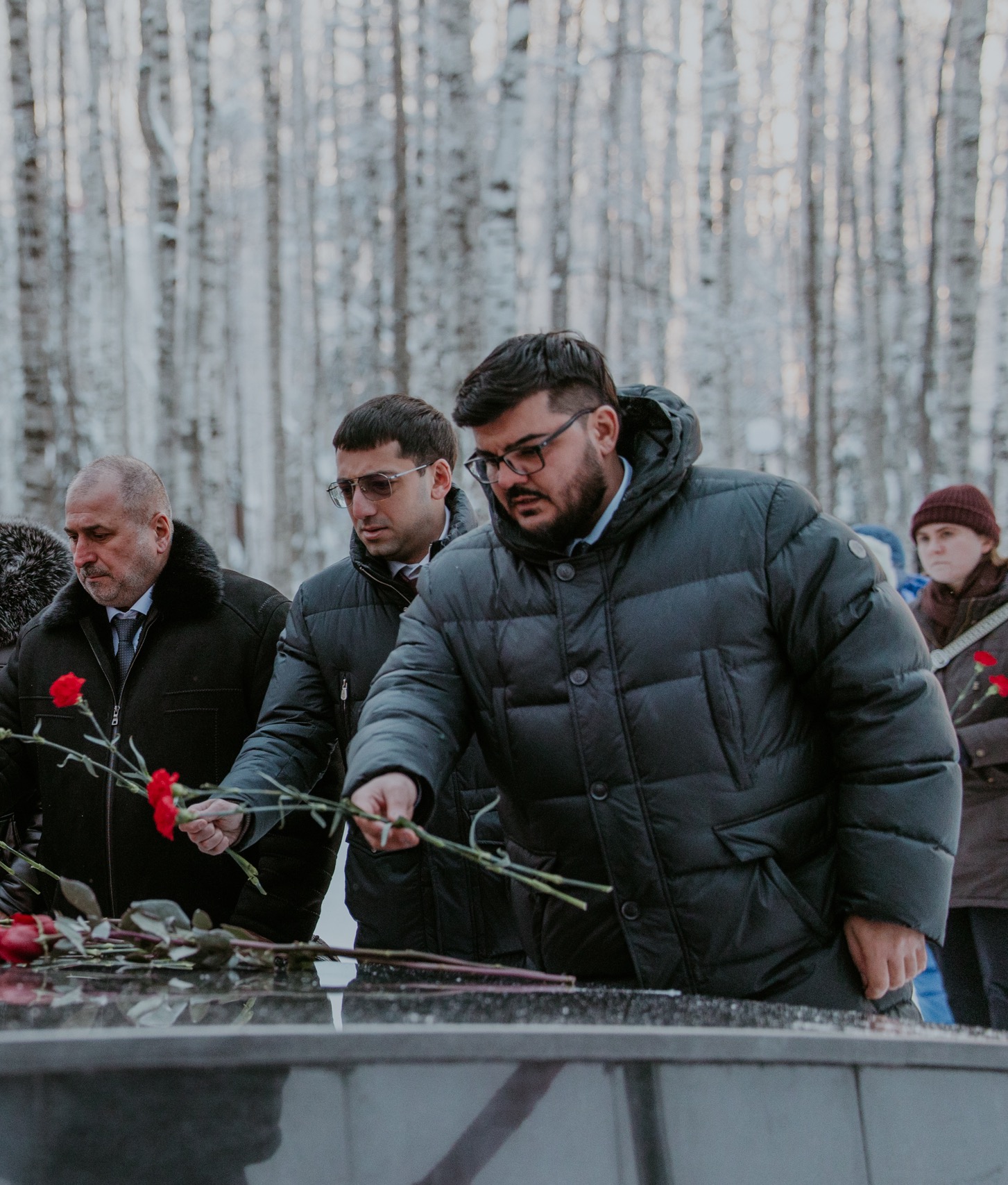 Делегация Азербайджана возложила цветы к Мемориалу Славы столицы Югры