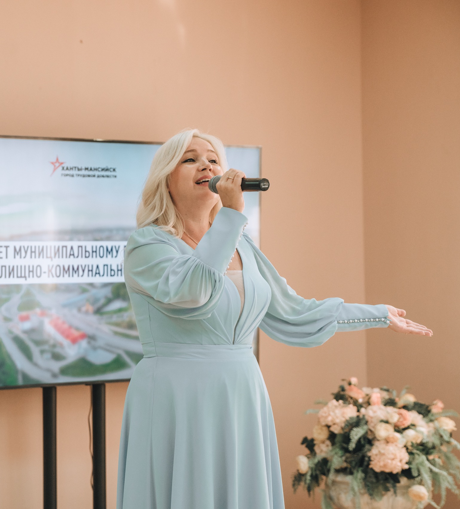 В КДЦ «Октябрь» состоялось награждение сотрудников ЖКУ Ханты-Мансийска