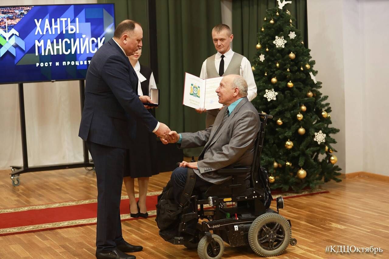 Глава Ханты-Мансийска наградил горожан по итогам года