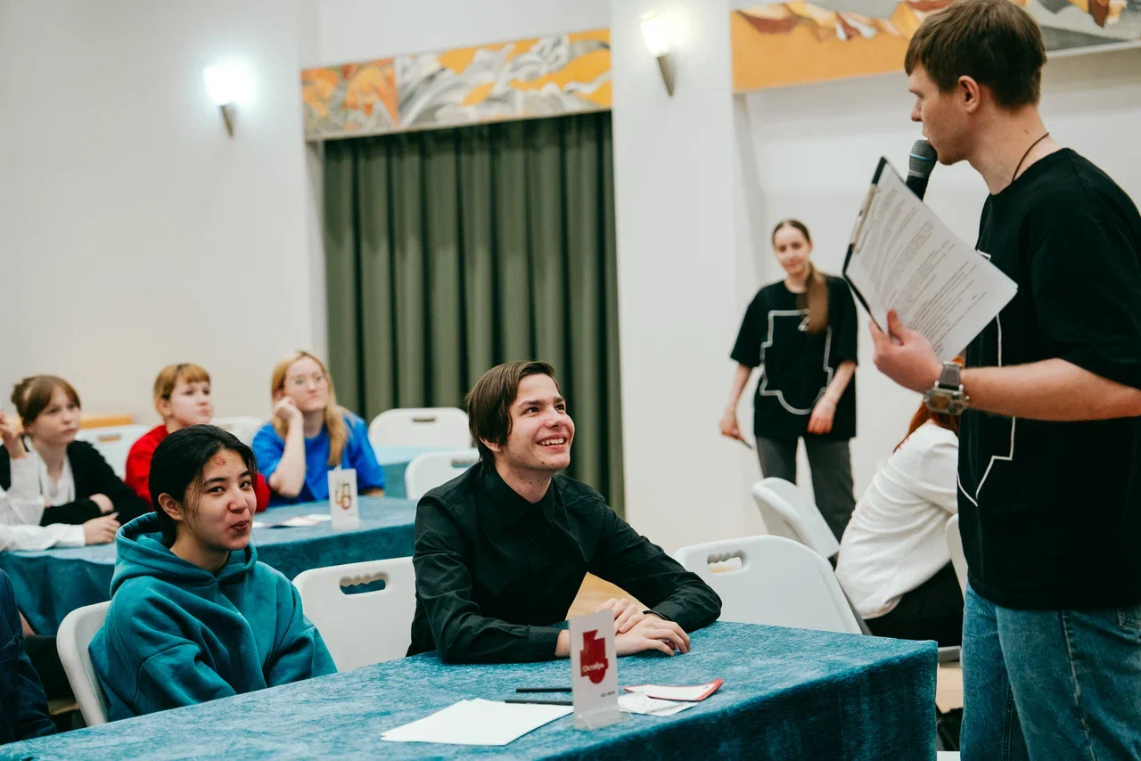 «Октябрь» открыл цикл «Нешкольных квизов» для участников Движения Первых