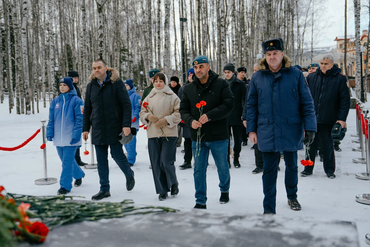 В Ханты-Мансийске почтили память неизвестных солдат