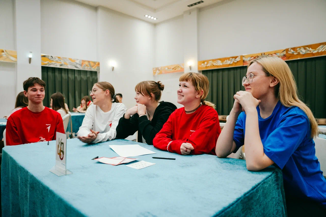 «Октябрь» открыл цикл «Нешкольных квизов» для участников Движения Первых