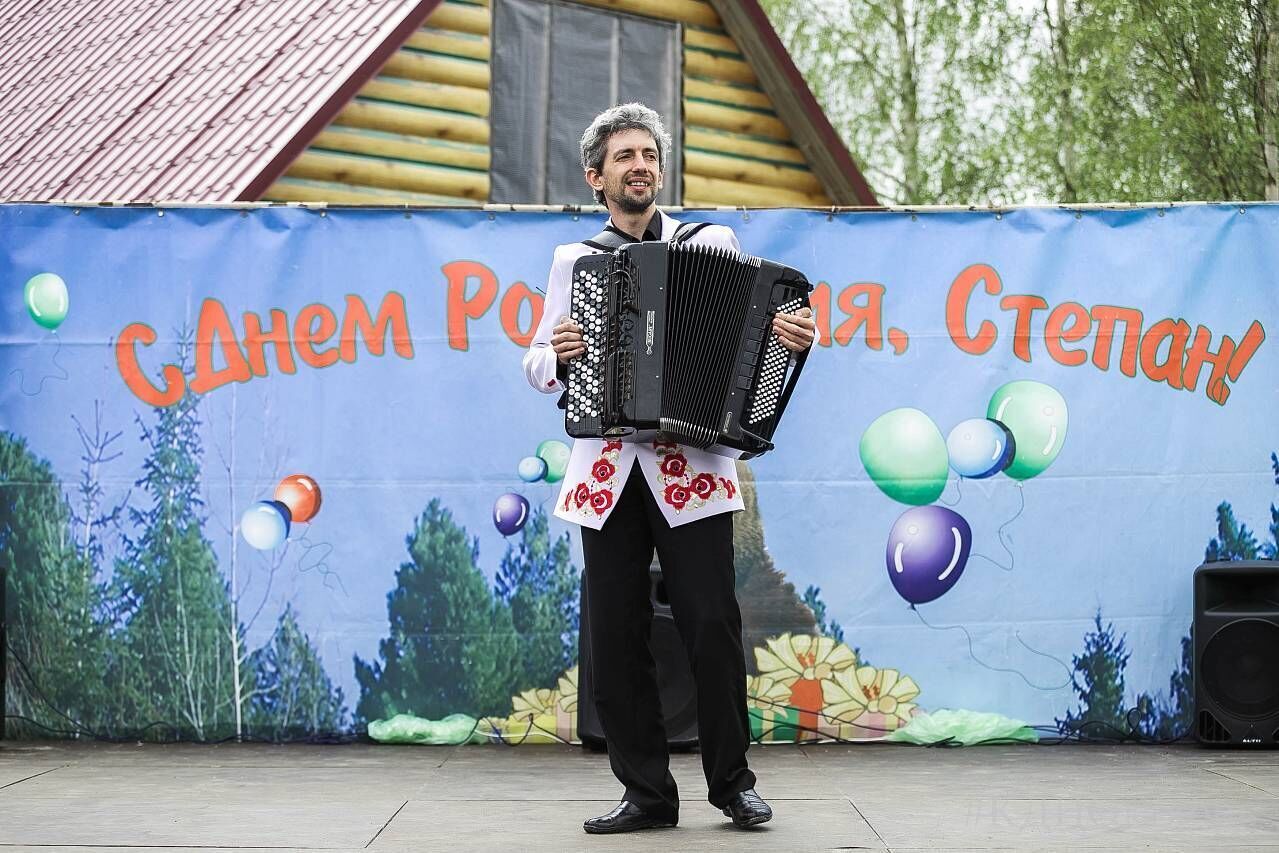 КДЦ «Октябрь» провел развлекательную и концертную программы в Шапшинском урочище