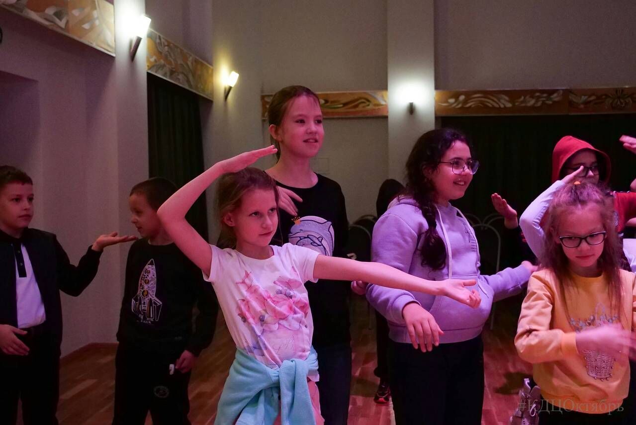 Школьники Ханты-Мансийска провели каникулы вместе с КДЦ «Октябрь»