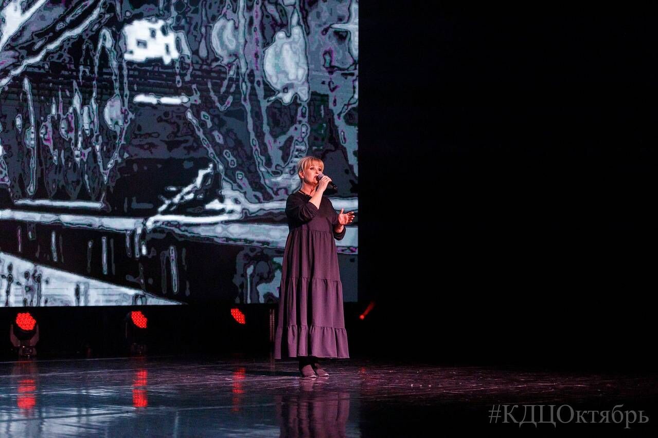 В КДЦ «Октябрь» прошел театрализованный концерт, посвященный 80-летию победы в Сталинградской битве