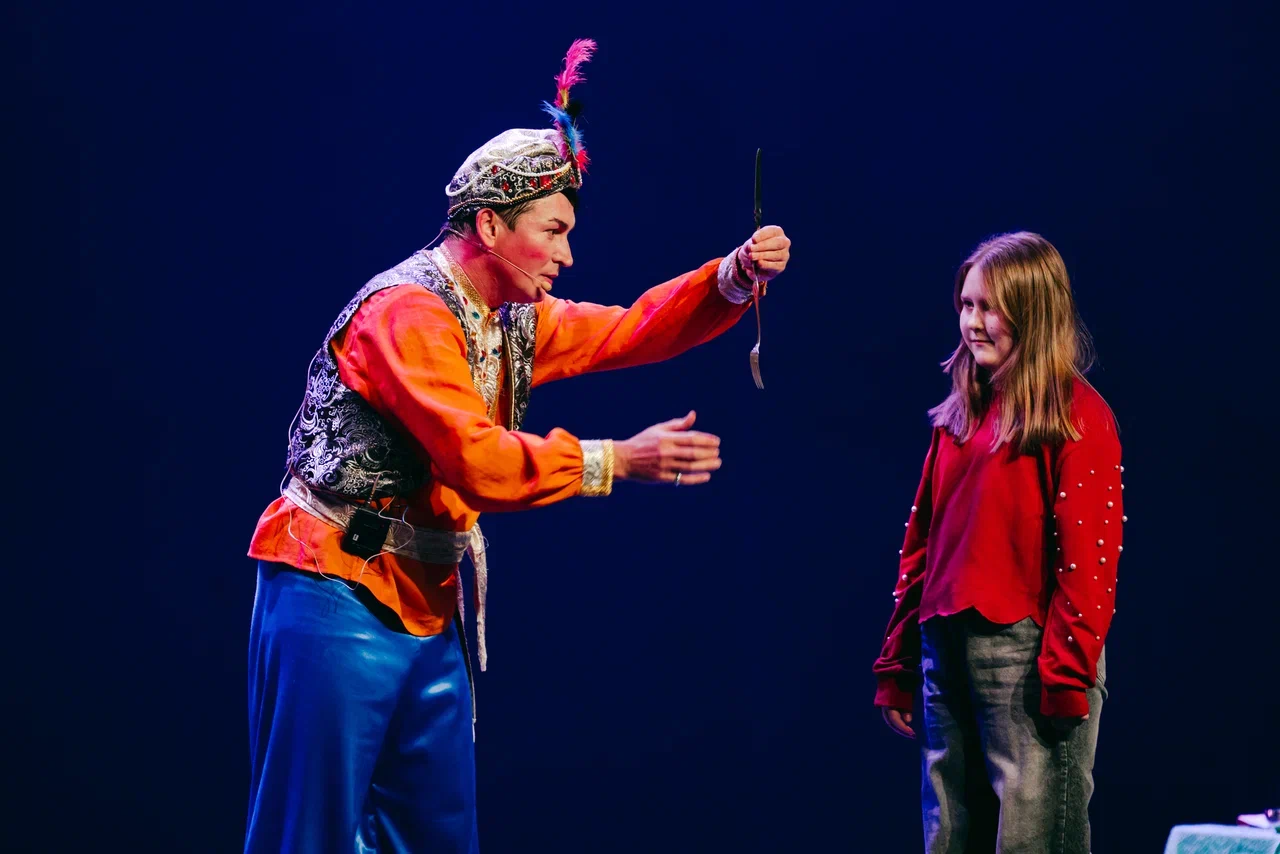 Волшебство на сцене «Октября»: Аладдин и его друг Джин подарили зрителям незабываемые впечатления!