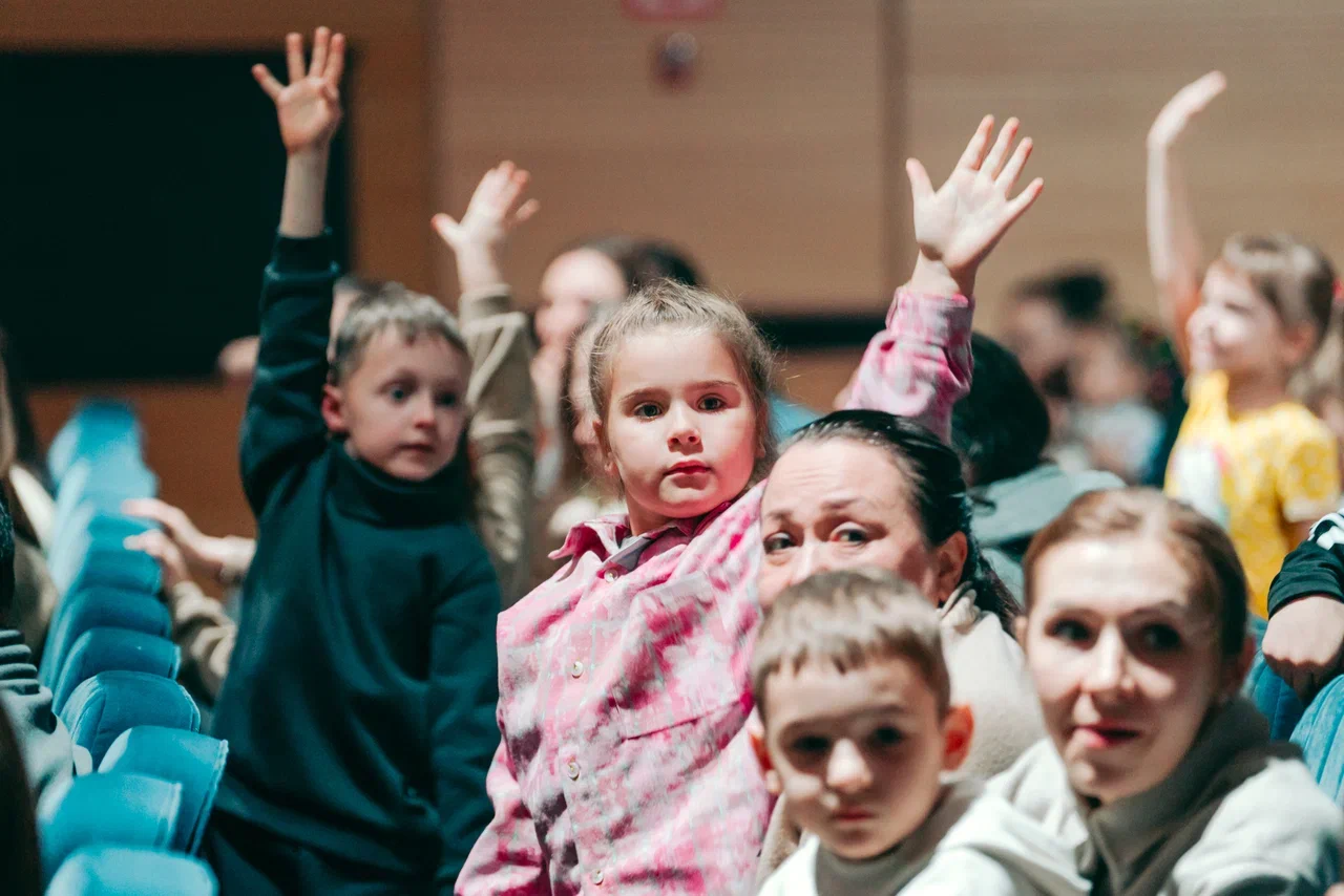 Волшебство на сцене «Октября»: Аладдин и его друг Джин подарили зрителям незабываемые впечатления!