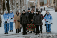 Участники Югорского экономического форума возложили цветы к Вечному огню