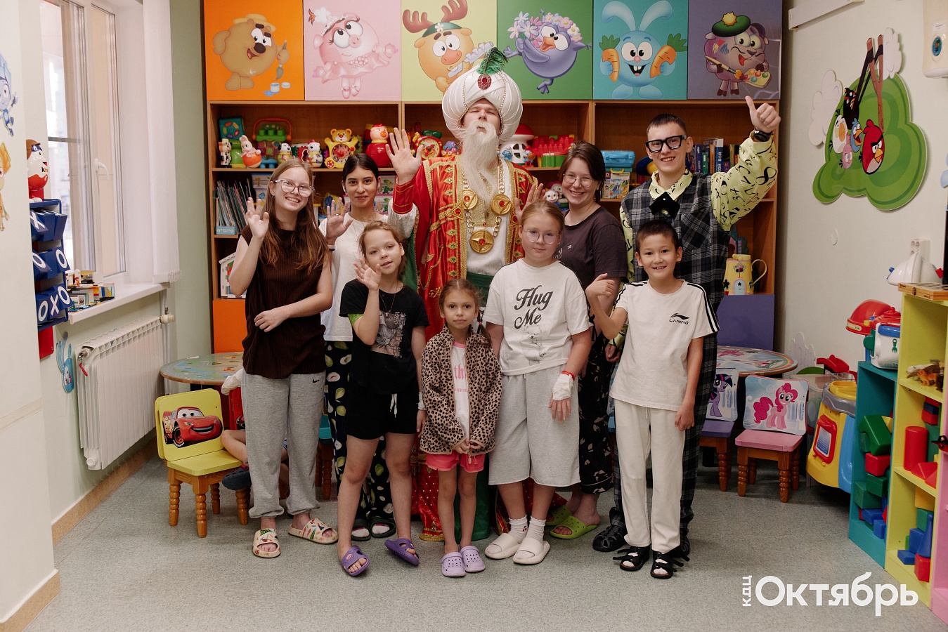 «Октябрь» устроил праздник для маленьких пациентов ОКБ