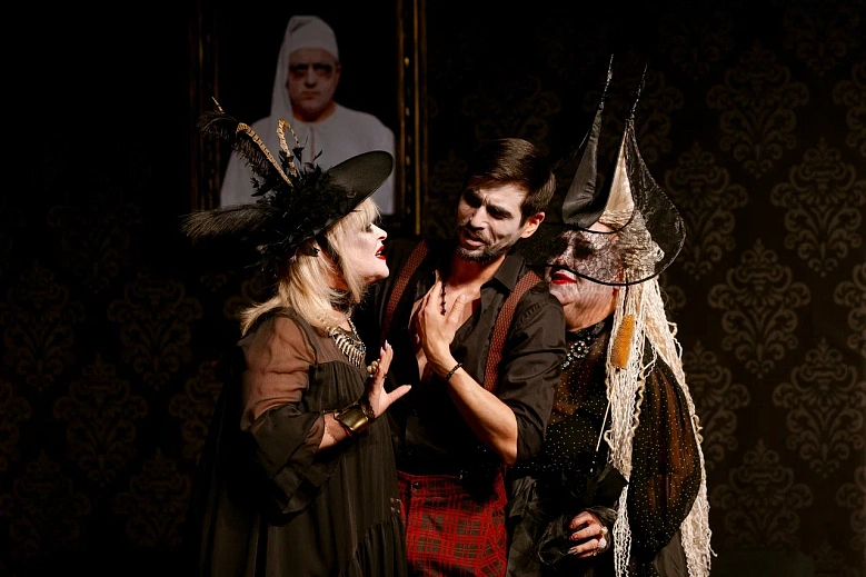 «Цианистый калий… с молоком или без?»: фарс с опасным послевкусием