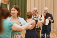 КДЦ «Октябрь» приглашает старшее поколение на танцевальные уроки 